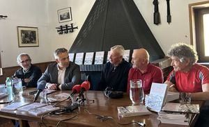 Cien años atendiendo a los deportistas en el Puerto de Cotos