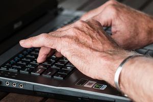 Galapagar organiza un nuevo curso para introducir a los mayores en la informática