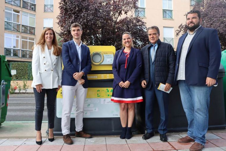 Quince contenedores inteligentes repartirán premios entre los vecinos de Galapagar por reciclar