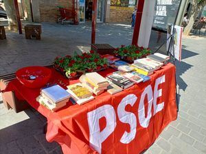 El PSOE de Torrelodones intercambiará libros por flores este sábado
