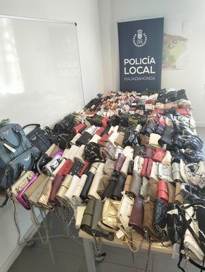 La Policía Local de Majadahonda se incauta de más de 360 bolsos y monederos de marca falsificados