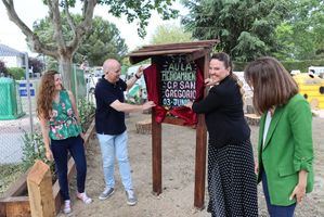 El Colegio San Gregorio de Galapagar estrena un Aula Medioambiental con hotel de bichos, casa de pájaros y huerto