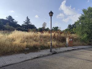 El PSOE de Torrelodones, contra la subasta de parcelas públicas para el proyecto del aparcamiento de la calle Real