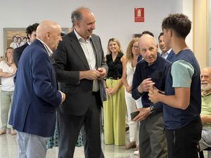 La Comunidad de Madrid celebra el Día de los Abuelos con un taller de digitalización intergeneracional en Moralzarzal