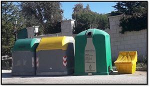 La concejalía de Medio Ambiente de Torrelodones instala los dispensadores de sal en la vía pública