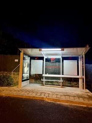 Galapagar instala nuevas marquesinas de transporte público en la carretera de La Navata