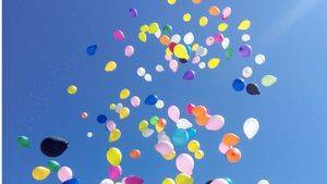 Globos para celebrar que Collado Villalba es Ciudad Amiga de la Infancia