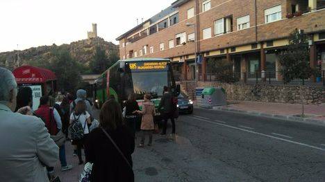 Motín en la parada de autobús en Torrelodones