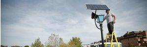 Farolas solares se incorporan a la red de alumbrado público
