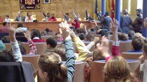 El Pleno infantil decide: los escolares quieren más parques y actividades deportivas y de ocio