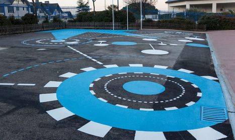 El patio se llena de colores y juegos