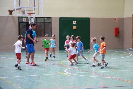 Más de setecientos niños disfrutarán de las Colonias Infantiles y Deportivas de verano en instalaciones municipales