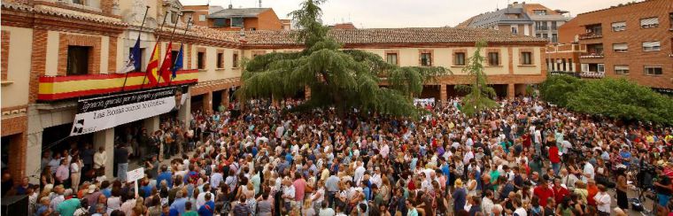 Concentración multitudinaria para homenajear a Ignacio Echeverría