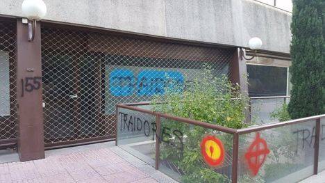 Aparecen pintadas en la sede del PP de Las Rozas