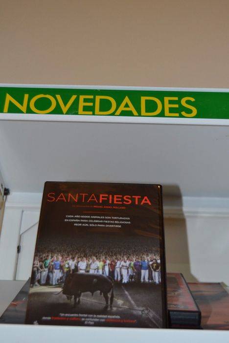 El documental `Santa Fiesta´ llega como donación particular a la biblioteca municipal