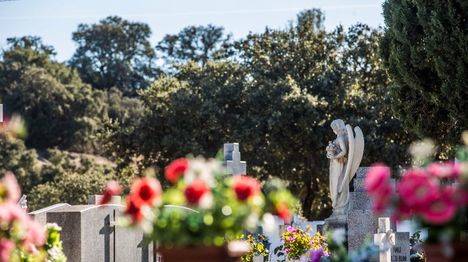 Ampliación del horario de los cementerios y actos religiosos en el tanatorio de Las Rozas