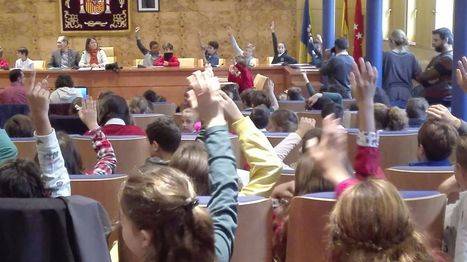 Los escolares vuelven a sustituir a los políticos en el Pleno