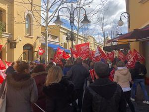 Las movilizaciones en Las Rozas Village consiguen que no se trabaje el festivo 1 de mayo