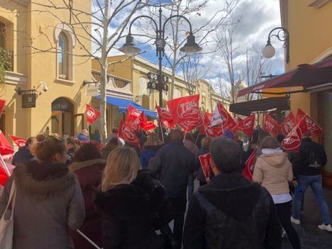 Las movilizaciones en Las Rozas Village consiguen que no se trabaje el festivo 1 de mayo