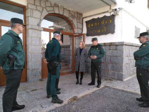 Concepción Dancausa visita el refugio del SEREIM en Navacerrada