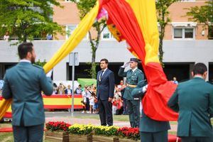 Más de 500 personas en el izado de la bandera de España en el Parque Empresarial
