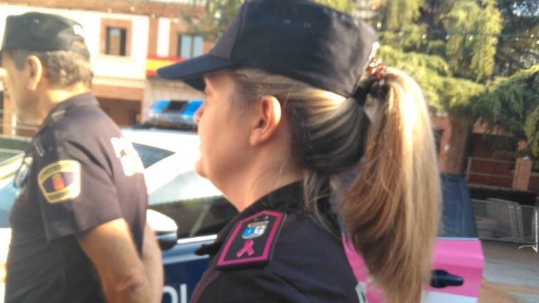 La Policía Local se tiñe de rosa para concienciar sobre el cáncer de mama