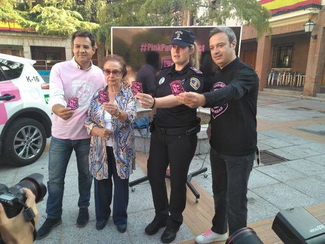 La Policía Local se tiñe de rosa para concienciar sobre el cáncer de mama