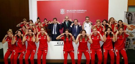 Selección Española Femenina de Fútbol se une a campaña de donación de médula