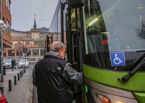 Ayudas a los mayores de 65 años para adquirir el abono transporte anual