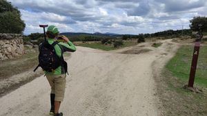 La Comunidad incrementa las rutas accesibles para las personas con discapacidad visual en la Sierra de Guadarrama