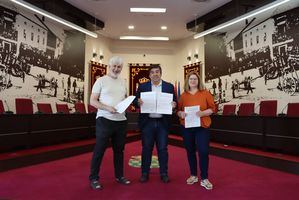 Galapagar firma dos convenios para facilitar la integración de las personas ucranianas asentadas en el municipio