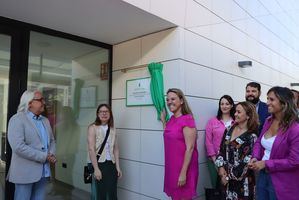 La nadadora Camino Martínez inaugura en Galapagar la piscina que lleva su nombre