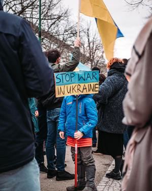Vecinos de origen ucraniano de Collado Villalba y El Escorial recogen ayuda humanitaria para Ucrania