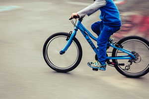Hoyo de Manzanares convierte los viernes de ‘En bici al cole’ en una cita semanal
