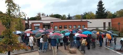 Concentración en el Centro de Salud de Torrelodones contra la reorganización de las urgencias extrahospitalarias