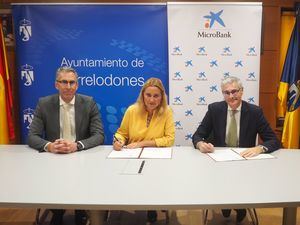 El Ayuntamiento de Torrelodones y MicroBank firman un convenio para fomentar el autoempleo y el emprendimiento