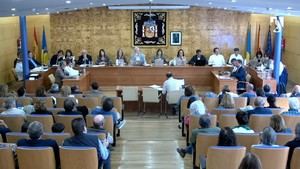 Un homenaje al ex alcalde Enrique Muñoz, tensión y despedidas en el último Pleno de legislatura en Torrelodones