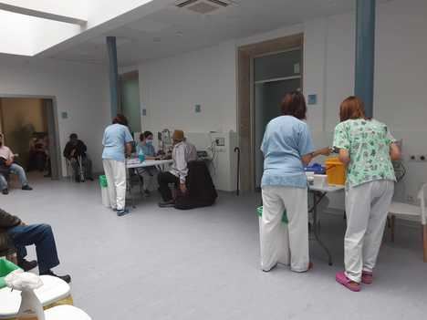 Comienza la vacunación en el Hospital El Escorial a personas entre 70 y 74 años