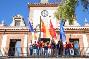 El alcalde de Las Rozas recibe en el Ayuntamiento al Club LG OLED Black Demons
