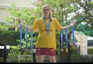 La nadadora de Galapagar Camino Martínez consigue ocho medallas y un récord mundial en el Virtus World Swimming Championships 2025