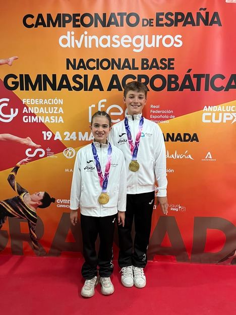 Alejandro Serrano y Zoe Córdoba, del Club Andraga de Collado Villalba, campeones de España en gimnasia acrobática infantil
