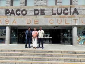 La Casa de Cultura de Torrelodones ya lleva en su fachada el nombre de Paco de Lucía