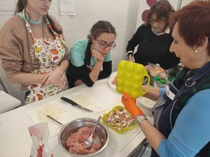 Cocina y encuentro intergeneracional en el proyecto ‘Cocinando historias’ de Las Rozas
