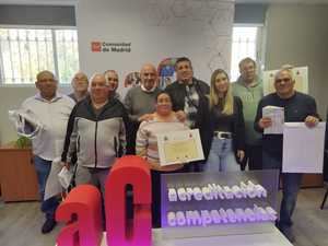 De empleo protegido a oportunidades ilimitadas: nueve usuarios de Apascovi reciben un título que les abre las puertas del mercado laboral