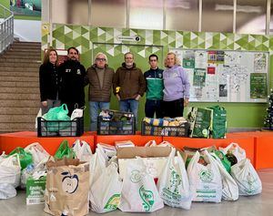 Galapagar entrega a la Red de Solidaridad todo lo recogido en la campaña navideña del Club Patín Línea