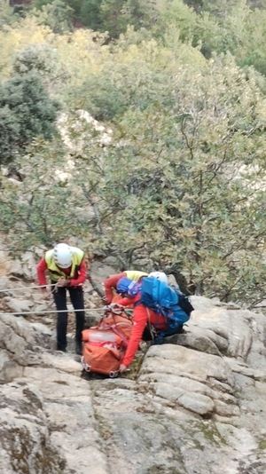 Seis horas de intervención para rescatar a un escalador accidentado en La Pedriza