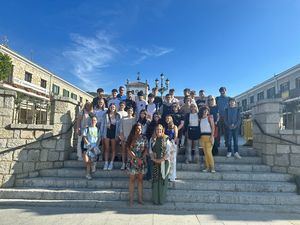 Hoyo de Manzanares recibe la visita de un grupo de estudiantes de intercambio de Michigan