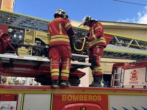Un incendio en un hostal okupado de Collado Villalba se salda con tres intoxicados por humo