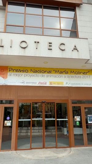 Galapagar instala puertas correderas automáticas en la Biblioteca Municipal y el Ayuntamiento para favorecer la accesibilidad