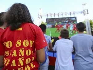 Pantallas gigantes en la plaza de España de Las Rozas para seguir los partidos de la Selección en el Mundial